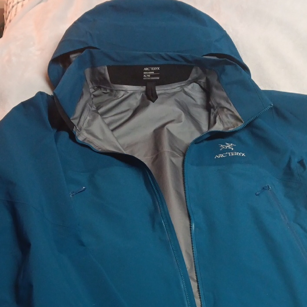 Arc'teryx Men's Blue Raincoat